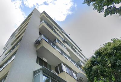 Apartament cu 2 camere semidecomandat, mobilat în Tei