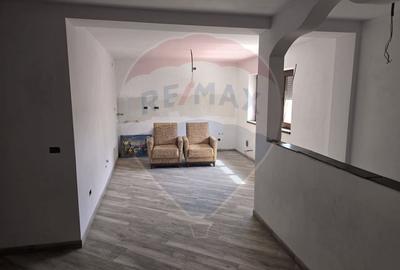 Casa / Vila cu 4 camere de vanzare in zona Periferie - 9