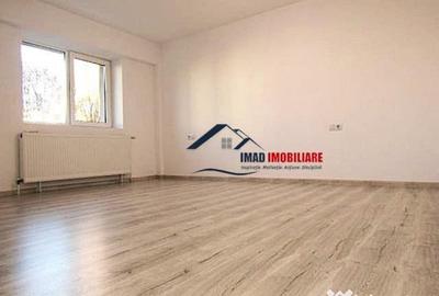 Apartament cu 4 camere decomandat în Micro 3 - 8