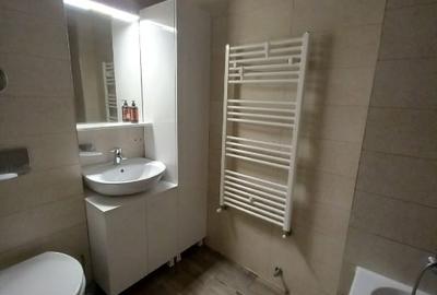 Apartament cu 3 camere decomandat în Tractorul - 3