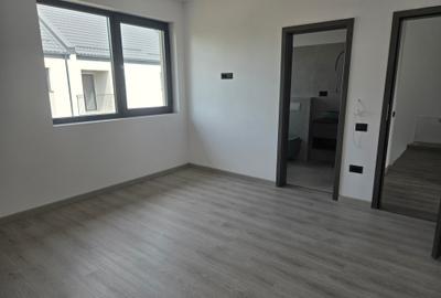 Casă cu 3 camere cu Canalizare în Sud - 16