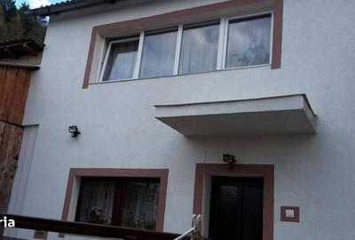 Casă cu 3 camere cu Teren 44 Mp în Central - 10