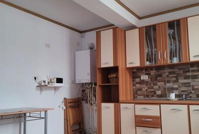 Casă individuală cu 5 camere cu Canalizare în Km 5 - 38