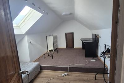 Apartament cu 4 camere decomandat în Schei - 11