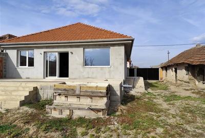 RECO Casa la gri de vanzare in Tarian - 1