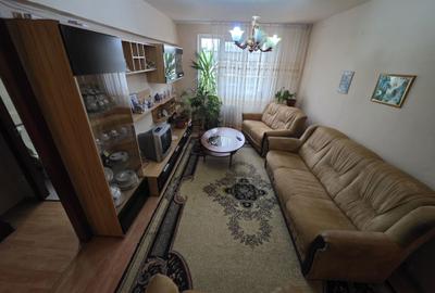 Apartament cu 3 camere semidecomandat în Central - 1