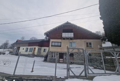 Casă cu 4 camere cu Teren 12000 Mp în Central - 6