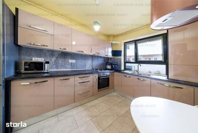 Apartament cu 3 camere decomandat în Tractorul - 4