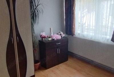 Casa de vinzare cu 2 apartamente - 1