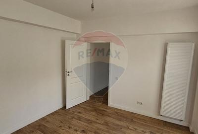 Apartament cu 3 camere de vanzare in zona Andronache - 3