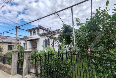 Casă cu 7 camere cu Teren 720 Mp în Central