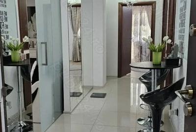 Apartament cu 3 camere decomandat în Sălăjan