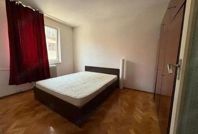Apartament 3 camere, semidecomandat, etaj 2, 57 mp utili, zona Piata 700 - 3