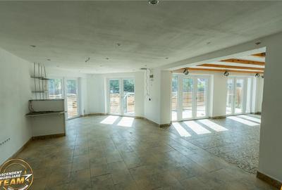 Casa cu spatiu comercial recomandat: locuinta si afacere:Cen - 18