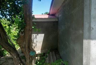 Casă cu 2 camere cu Teren 2700 Mp în Făcăeni - 1