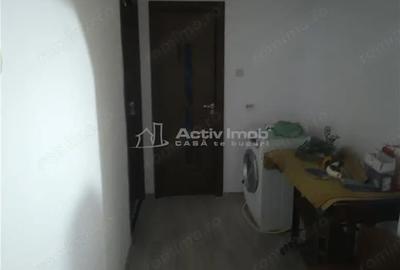 Apartament cu 3 camere decomandat în Calea București