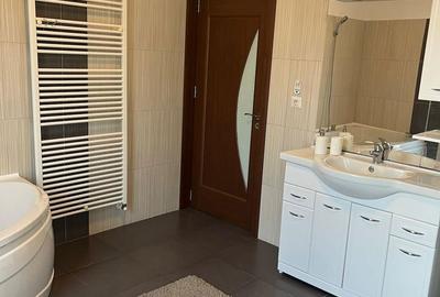 Casă cu 5 camere cu Teren 370 Mp în Central - 16