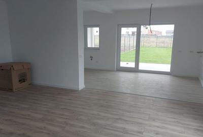 Comision 0%! 1/2 Duplex P+1, 4 camere, 105mpU, 351mpT, Giarmata! - 2
