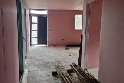 Casă cu 3 camere cu Teren 1128 Mp în Vlădești - 1