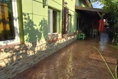 Casă cu 5 camere în Rahova