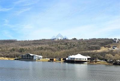 Teren de 3300 mp, în Aroneanu