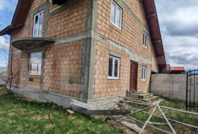 Casa la rosu de vanzare in Vulcan - Brasov - 30