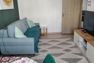 Apartament cu 3 camere semidecomandat în Crâng