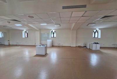 Casă cu 4 camere în Central - 2