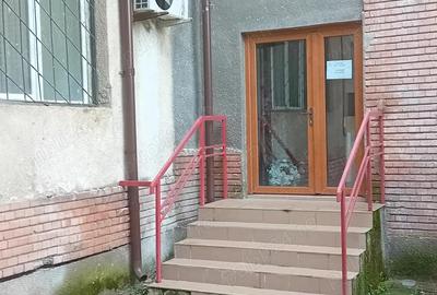 Spa?iu comercial 89 mp poate fi transformat in locuin?a! Zona Resita Sud - 1