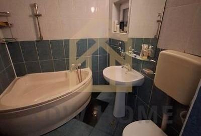 Apartament cu 3 camere decomandat, mobilat în Tei