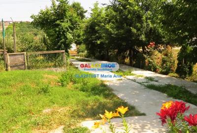 Casă cu 3 camere cu Teren 5000 Mp în Central - 2