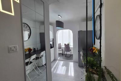 Apartament cu 3 camere decomandat în Micălaca - 2