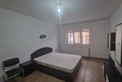 Apartament 2 camere, decomandat, 50mp, cartier 1 mai, zona Pelendava - 1