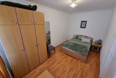 Apartament cu 3 camere semidecomandat, mobilat în Tomis Nord
