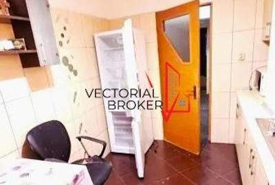 Apartament cu 4 camere decomandat, mobilat în Costin Georgian - 3