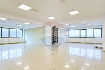 Spațiu comercial, de 1,000 mp, în Calea București - 15