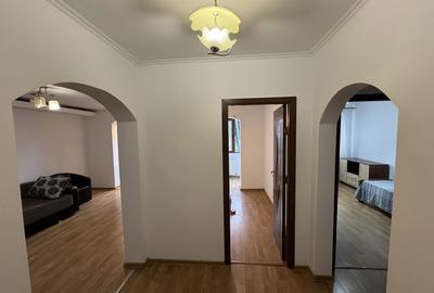 Apartament cu 3 camere decomandat în Central - 1