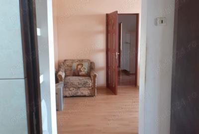 Apartament cu 3 camere semidecomandat în Sulina - 1