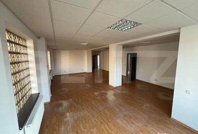 Spațiu comercial, de 586 mp, în Micro 11 - 15