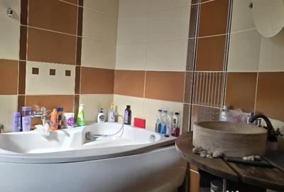 Casă cu 5 camere cu Teren 900 Mp în Zăvoi - 6