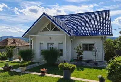 Casă cu 5 camere cu Teren 881 Mp în Central - 1