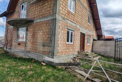 Casa la rosu de vanzare in Vulcan - Brasov - 2