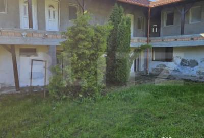 Casă cu 7 camere cu Teren 2828 Mp în Central - 3