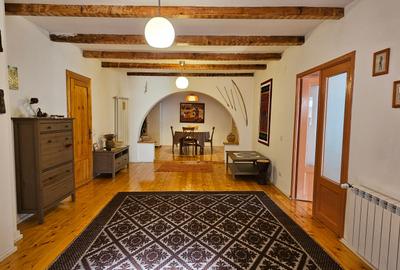 Apartament deosebit de 116 mp,  vila, situat pe str Ciprian Porumbescu - 5