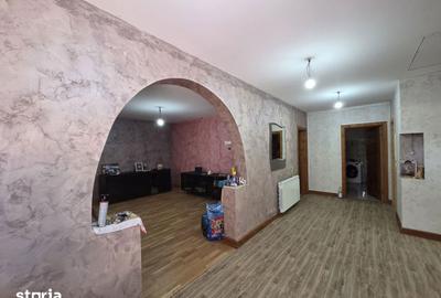 Casă cu 4 camere cu Teren 1118 Mp în Pufești - 9
