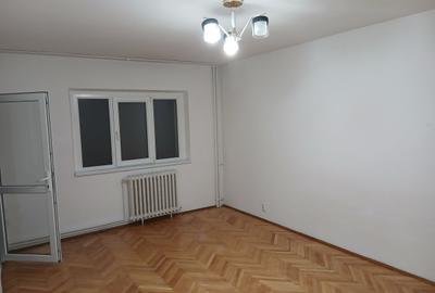 Apartament cu 2 camere decomandat în Nicolina