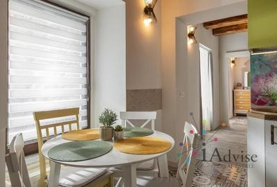 Apartament cu 5 camere decomandat, mobilat în Centrul Istoric