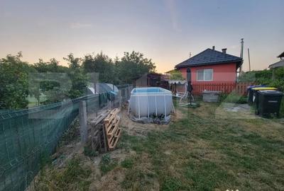 Casă cu 2 camere cu Teren 2000 Mp în Central