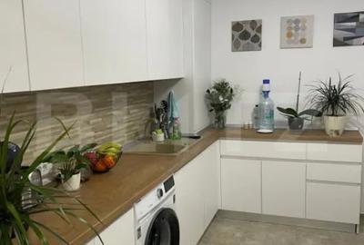 Apartament cu 3 camere semidecomandat în Micro 5 - 16