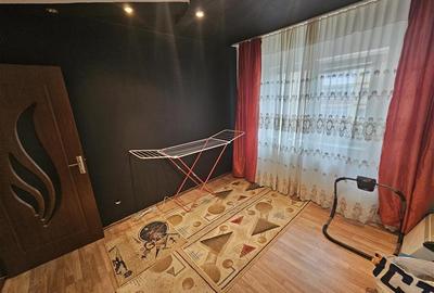 Apartament cu 3 camere decomandat, mobilat în Micro IV - 25
